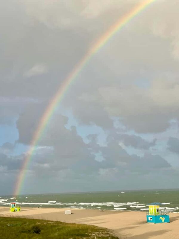 Pompano Beach: Taste of the Neighborhood Walking Food Tour - Enjoying the Three Adult Beverages