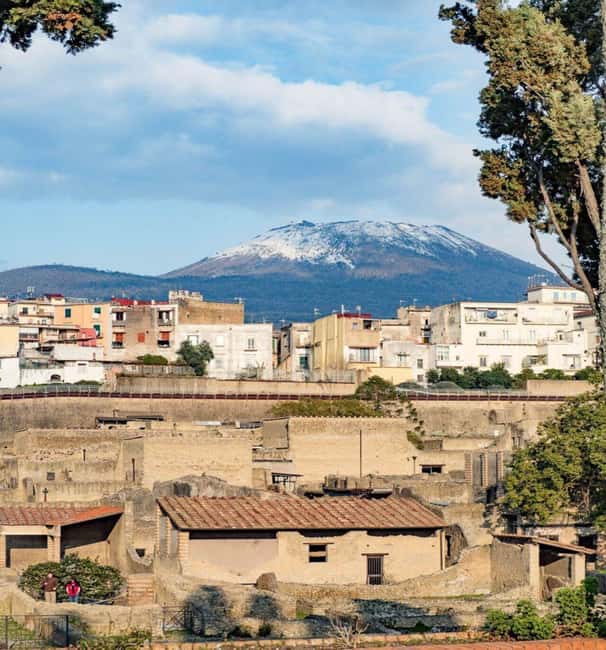 Pompei and Herculaneum: Skip the Line Entry + Audioguide - Exploring Pompeii with an Audioguide in Your Language