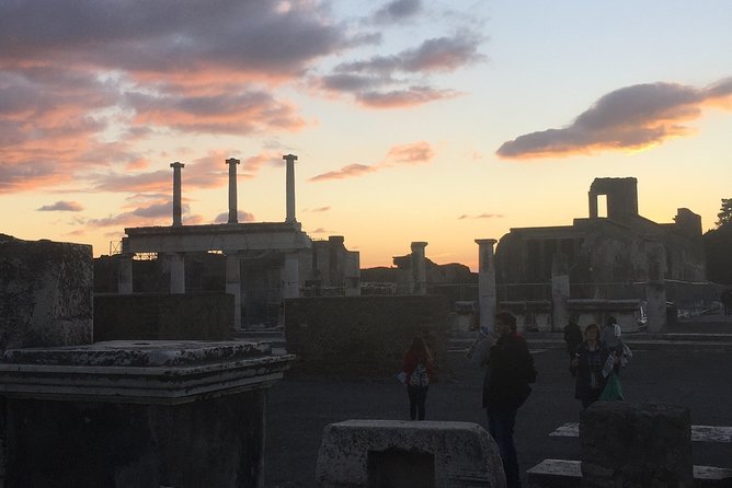 Pompei Guided Tour at Sunset - Accessibility and Group Size