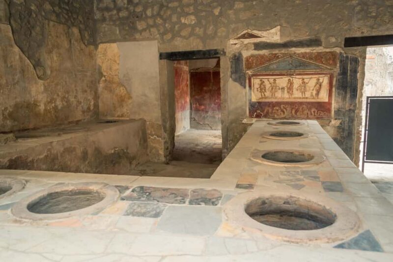 POMPEI SMALL GROUP GUIDED TOUR AND HIDDEN DOMUS - Meeting Point and Convenient Logistics