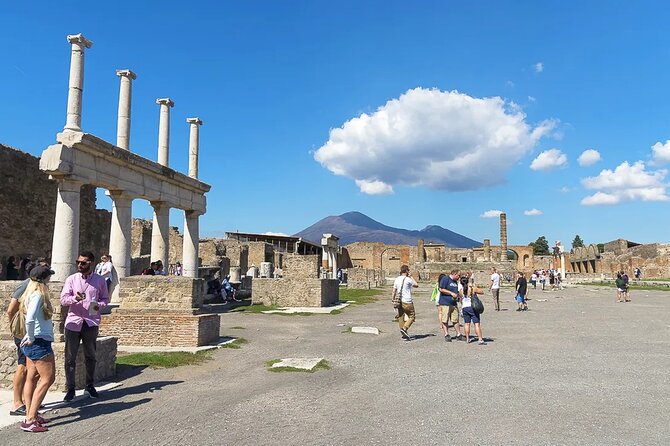 Pompei three hours with an expert guide - The Role of the Guide in Enhancing Your Experience