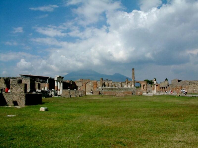 Pompei: tour di gruppo con guida - The Route From the Amphitheatre to Porta Marina