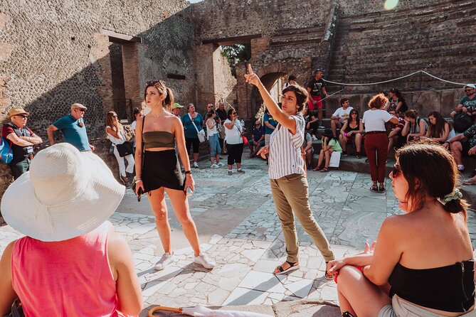Pompeii 2-hour Private Tour with an Archaeologist-Ticket included - Viewing the Granaries and Cast Casts of Eruption Victims