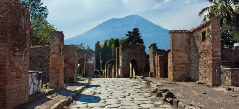 Pompeii: 2-Hour Walking Tour with professional guide - Skip-the-Line Access and Entrance Management