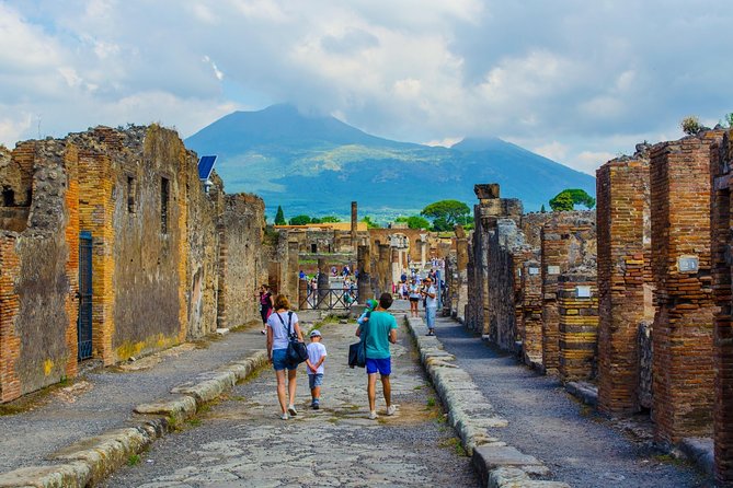 Pompeii and Herculaneum small group tour - skip the line - Herculaneum’s Luxurious Mansions and Private Spaces