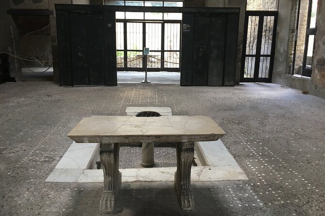 Pompeii and Herculaneum with archaeologist, small group of 10!!! - Comparing Similar Tours
