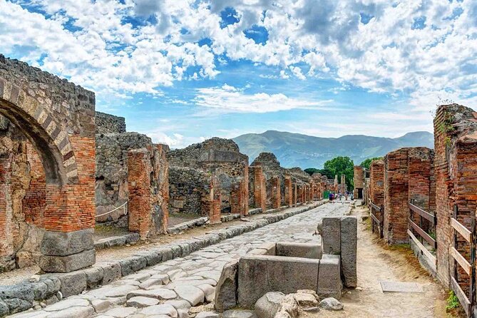 Pompeii and Mt. Vesuvius Full Day Tour with Italian Lunch - Key Points