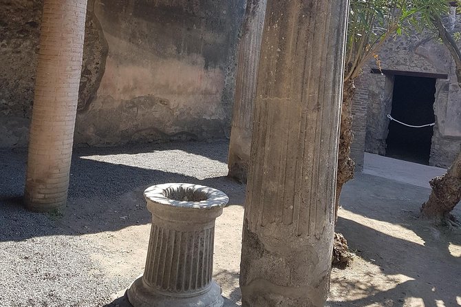 Pompeii and Naples From Rome: Private Full-Day Tour with Lunch - Exploring Naples’ Historic Center with a Guided Walk