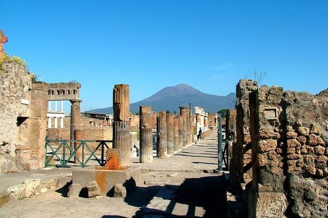 Pompeii and Vesuvius Tour with Lunch - Authentic Italian Lunch at a Local Restaurant