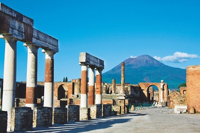 Pompeii and Vesuvius Tour with Pickup - Climbing Vesuvius with Expert Guides