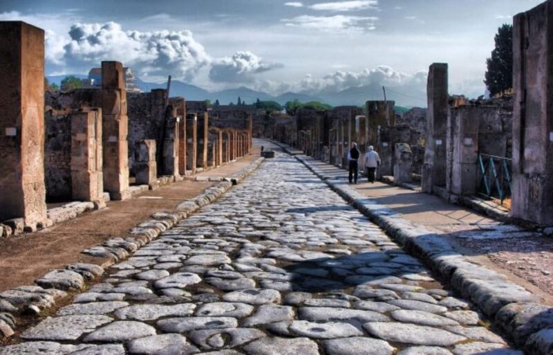 Pompeii Guided Tour by a Local Guide - Key Points