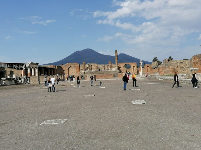 Pompeii: Guided Tour with Archaeologist with max. 12 People - Exploring Pompeii with a Professional Arcologist Guide