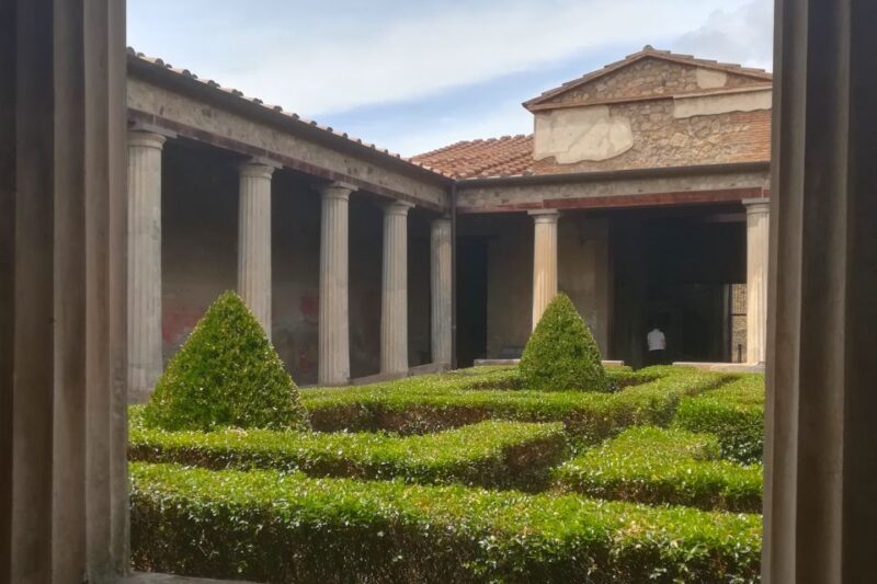 Pompeii: Guided Tour with Archaeologist with max. 12 People - The Civic and Religious Heart of Pompeii