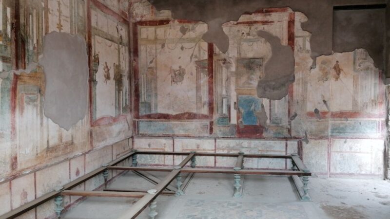 Pompeii: Guided Tour with Archaeologist with max. 12 People - Physical Considerations and Accessibility
