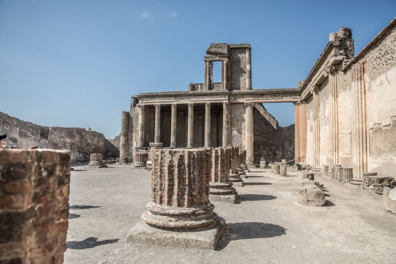 Pompeii: Guided Walking Tour with Skip-the-Line Ticket - Practical Details: Meeting Point and Duration
