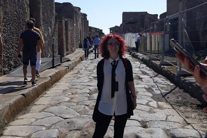 Pompeii Highlights and new discoveries - Walking Along Via dell’Abbondanza and Commercial Life