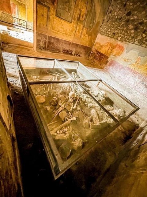 Pompeii in 2h and 30mnt: walk with local guide - Exploring the Secrets of Pompeii with an Authorized Guide