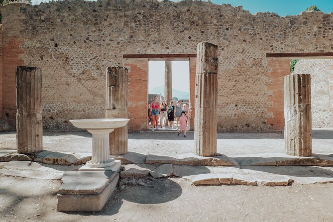 Pompeii Private Tour with an Archaeologist Guide - The Role of the Guide in Making Pompeii Come Alive
