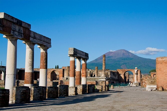 Pompeii private tour with expert guide in archaeology - Meeting at the Coffee Shop Vittoria in Pompeii