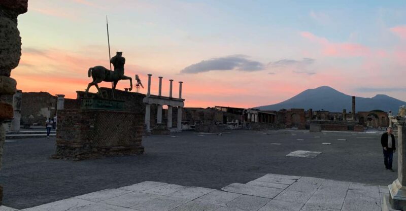 Pompeii semi-private tour, priority Access and Expert Guide - Discovering Pompeii with Expert Guidance and Priority Access