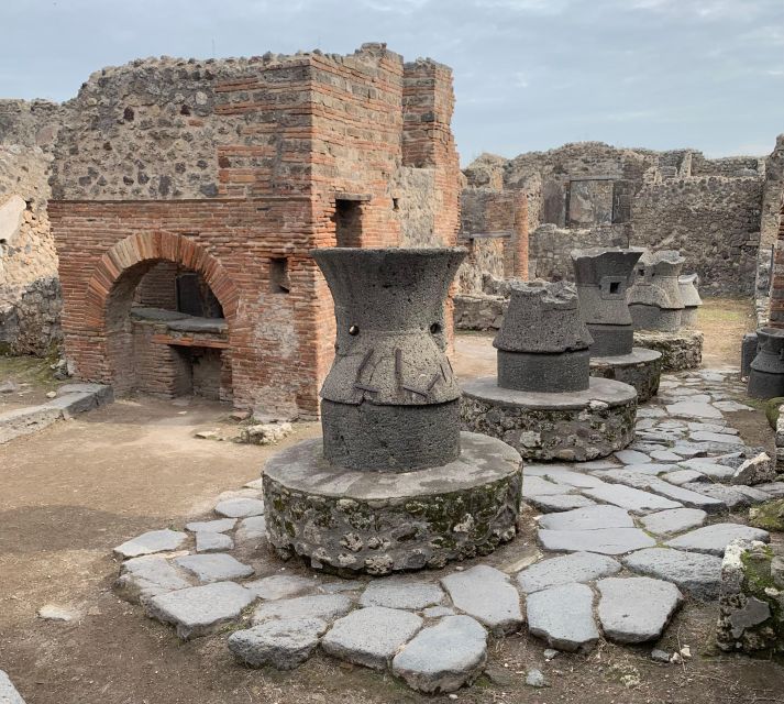 Pompeii semi-private tour, priority Access and Expert Guide - What the Guide Brings to the Experience