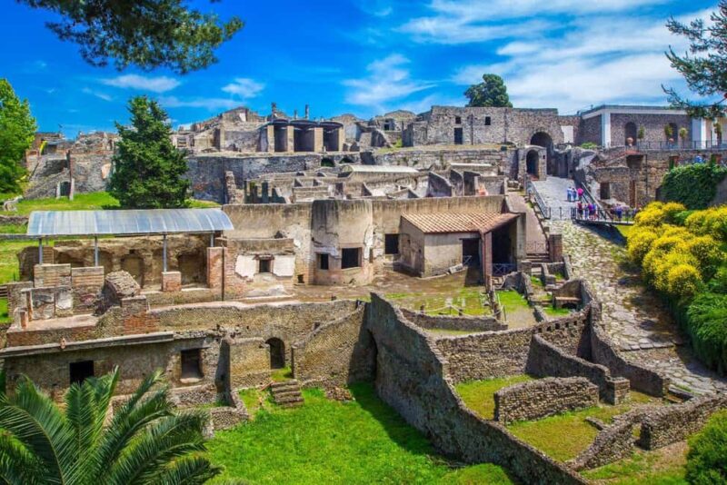 Pompeii: Semi-private tour with an Archeologist Guide - Exploring Pompeii’s Main Highlights