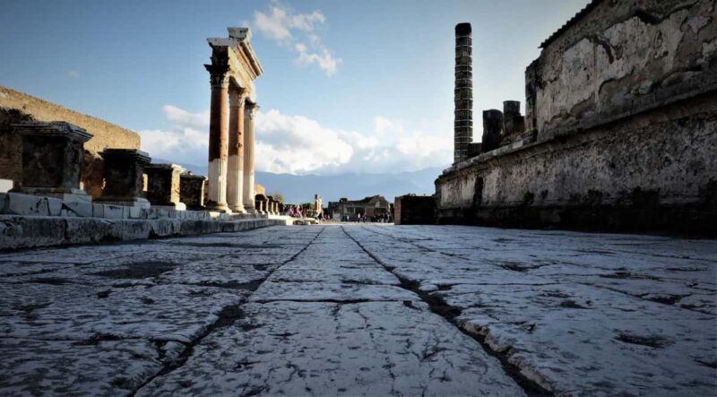 Pompeii: Semi-private tour with an Archeologist Guide - Tour Duration and Flexibility
