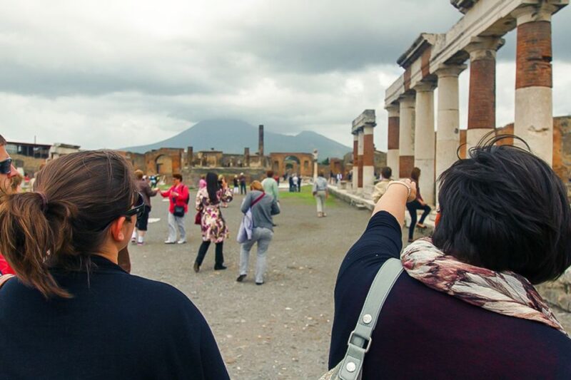 Pompeii: Skip-the-Line Guided Tour with Expert Archaeologist - Visiting a Roman Brothel and City Walls for Panoramic Views