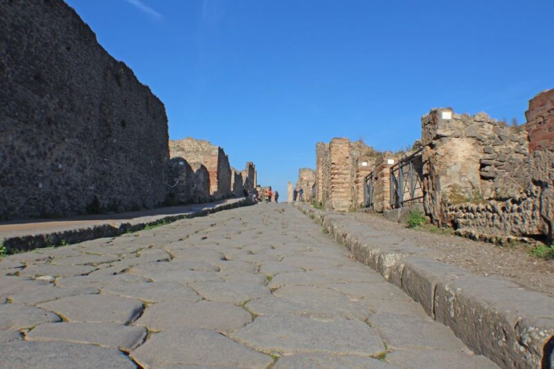 Pompeii: Skip-the-Line Tickets and Tour with Archaeologist - Insights from Knowledgeable Guides like Lello and Italo