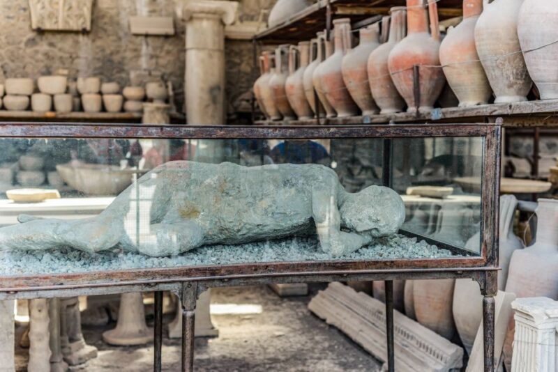 Pompeii: Small Group Tour with an Archaeologist - Key Points