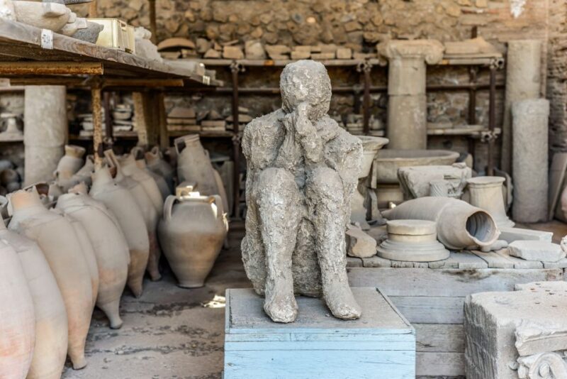 Pompeii: Small Group Tour with an Archaeologist - Discovering the House of the Vetti and House of Menander
