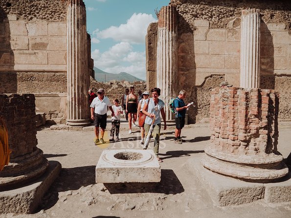 Pompeii Small Group Tour with an Archaeologist - Inside the City’s Most Famous Brothel