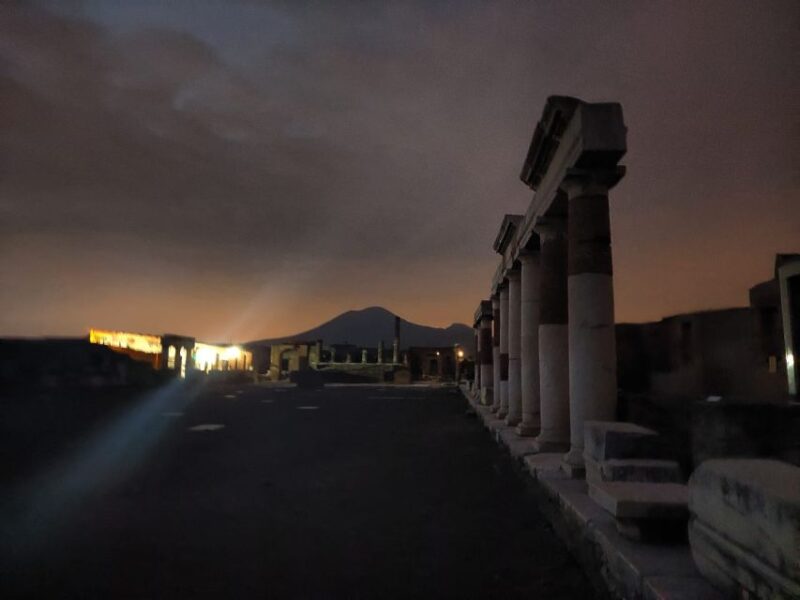 Pompeii Sunset tour for small group - Key Points