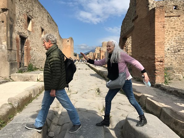Pompeii, The Lives of the Ancients w/ Ticket included - The Experience of a Small Group Tour in Pompeii