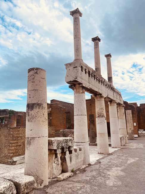 Pompeii: tour of the archaeological excavations with ticket, guide, and transport - The Site and Its Highlights: What Visitors Can Expect
