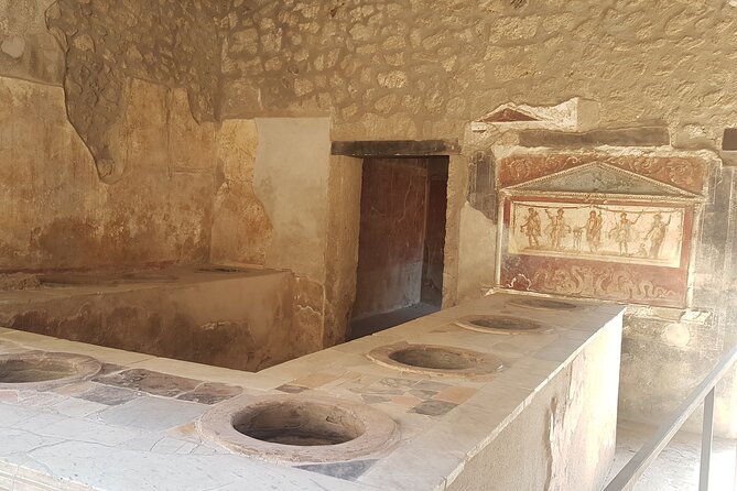 Pompeii Tour with experienced guide - The Private Houses with Frescoes and Marble Columns