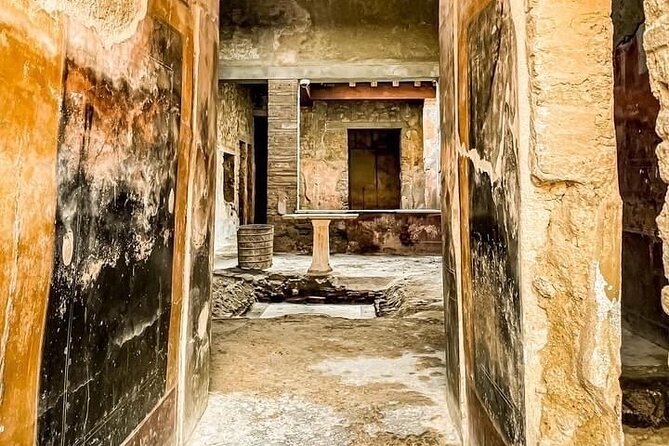 Pompeii tour with LOCAL GUIDE and SKIP THE LINE entrance - Highlights of Pompeii’s Most Notable Stops