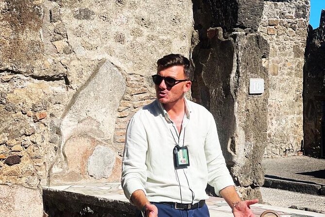 Pompeii tour with LOCAL GUIDE and SKIP THE LINE entrance - The Unique Atmosphere of the Lupanar