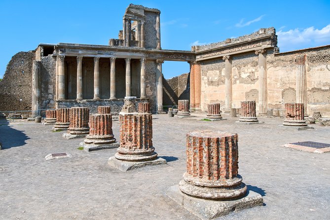 Pompeii, Vesuvius, Wine tasting and light lunch All Inclusive - Exploring Pompeii with a Licensed Guide