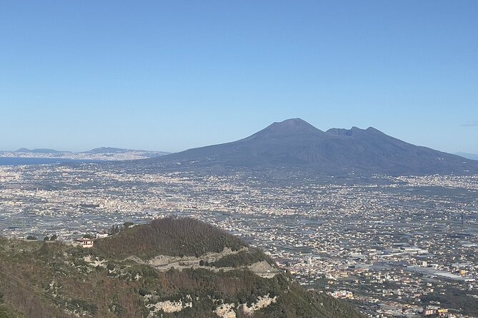 Pompeii & Vesuvius with Lunch & Wine Tasting from Amalfi Coast - Climbing Mt. Vesuvius: From the Square to the Main Crater