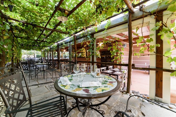 Pompeii Vineyard Escape: Private Wine Tasting & Lunch - Tasting Three Distinct Wines, Including Sparkling Options