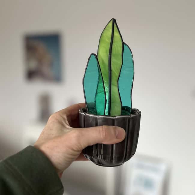 Pont-du-Château: create your own Tiffany stained glass cactus plant - We Like the Hands-On Tiffany Stained Glass Technique