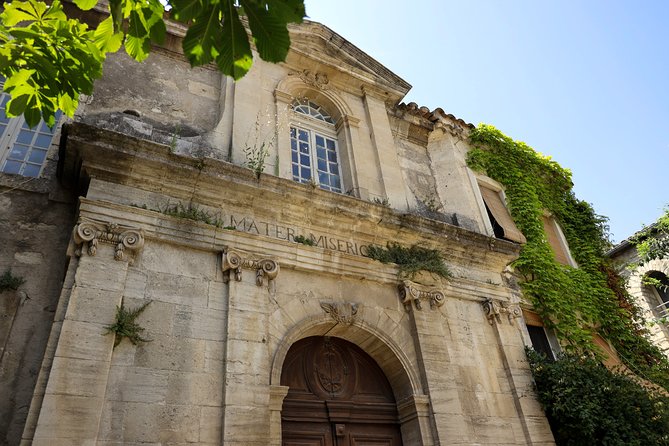 Pont du Gard to Villeneuve Les Avignon & Châteauneuf du Pape wine private tour - The Value of a Private Tour with Personalized Commentary
