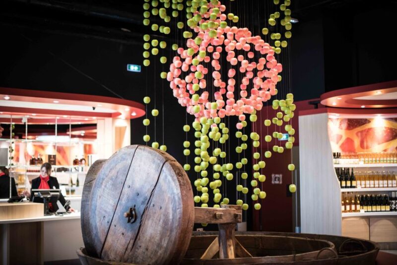 Pont-l'Évêque: DISTILLERIE PERE MAGLOIRE Entry with Tastings - The Interactive and Immersive Nature of the Tour