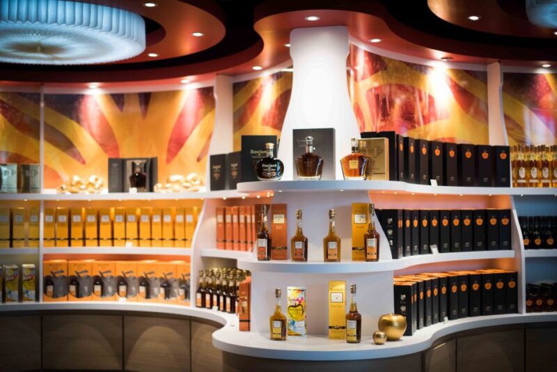 Pont-l'Évêque: DISTILLERIE PERE MAGLOIRE Entry with Tastings - Practical Details: Meeting Times and Accessibility