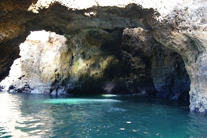 Ponta da Piedade Costal cruise and Caves-2h - The Experience of the Guides and Crew
