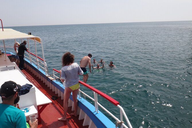 Ponta da Piedade Costal cruise and Caves-2h - Water Activities and Family-Friendly Nature