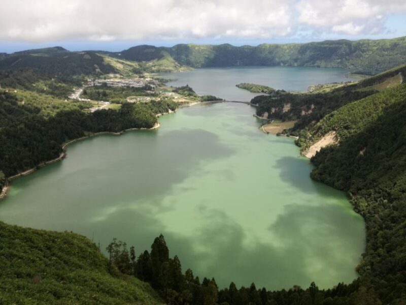 Ponta Delgada: Full-Day Sete Cidades 4X4 Tour with Lunch - Lunch at a Local Restaurant