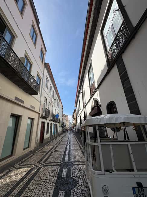 Ponta Delgada: Private City Tour by Electric Tuk Tuk - Meeting Point and Accessibility Details