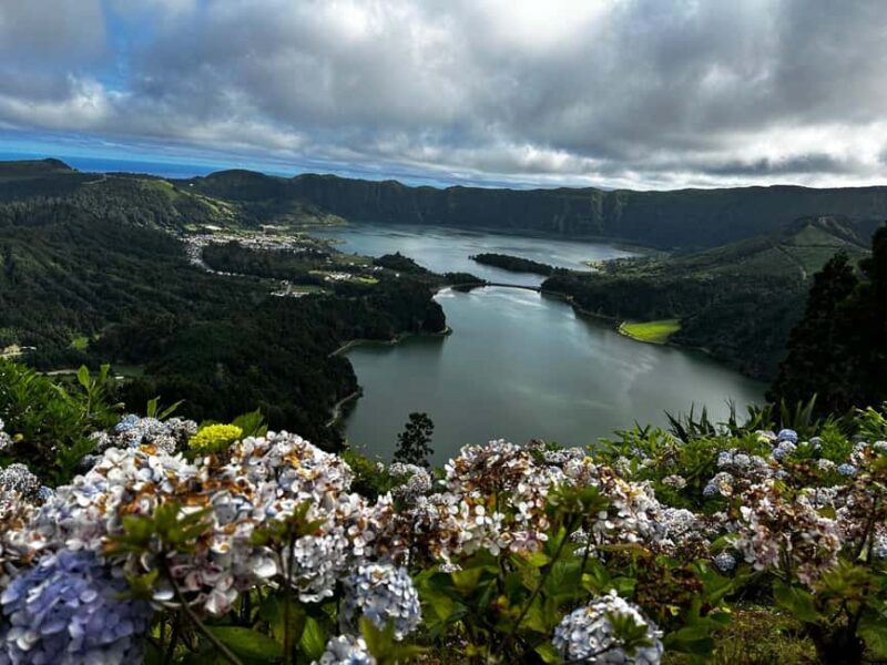 Ponta Delgada: Sete Cidades and Fenais da Luz Guided Trip - Exploring Sete Cidades Parish and Its Historic Charm